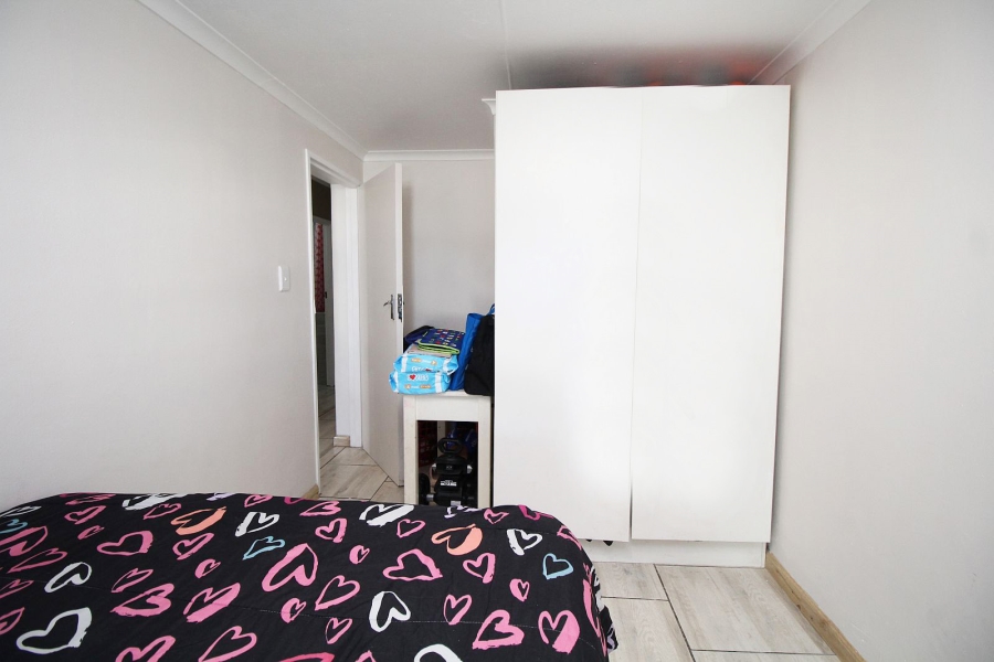 2 Bedroom Property for Sale in Middedorp Western Cape